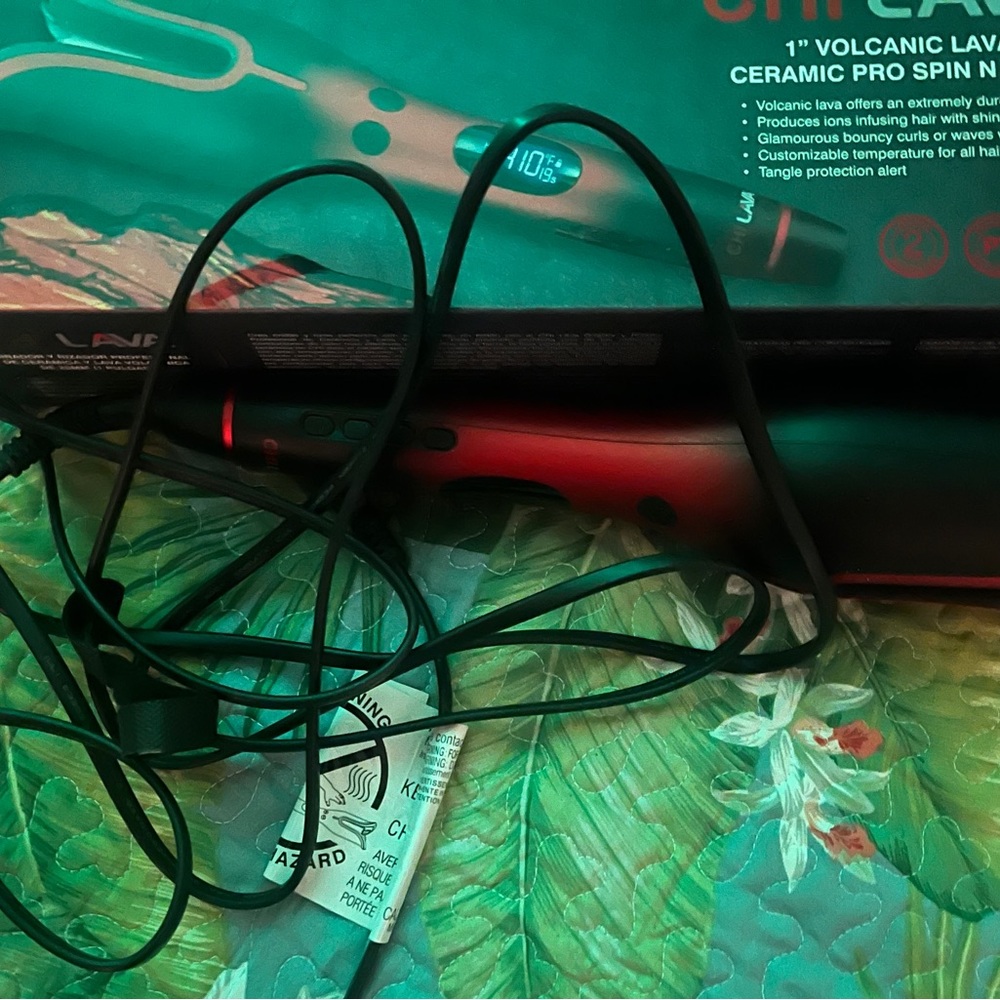 1” chi volcanic spin and curl with box - Picture 2 of 9